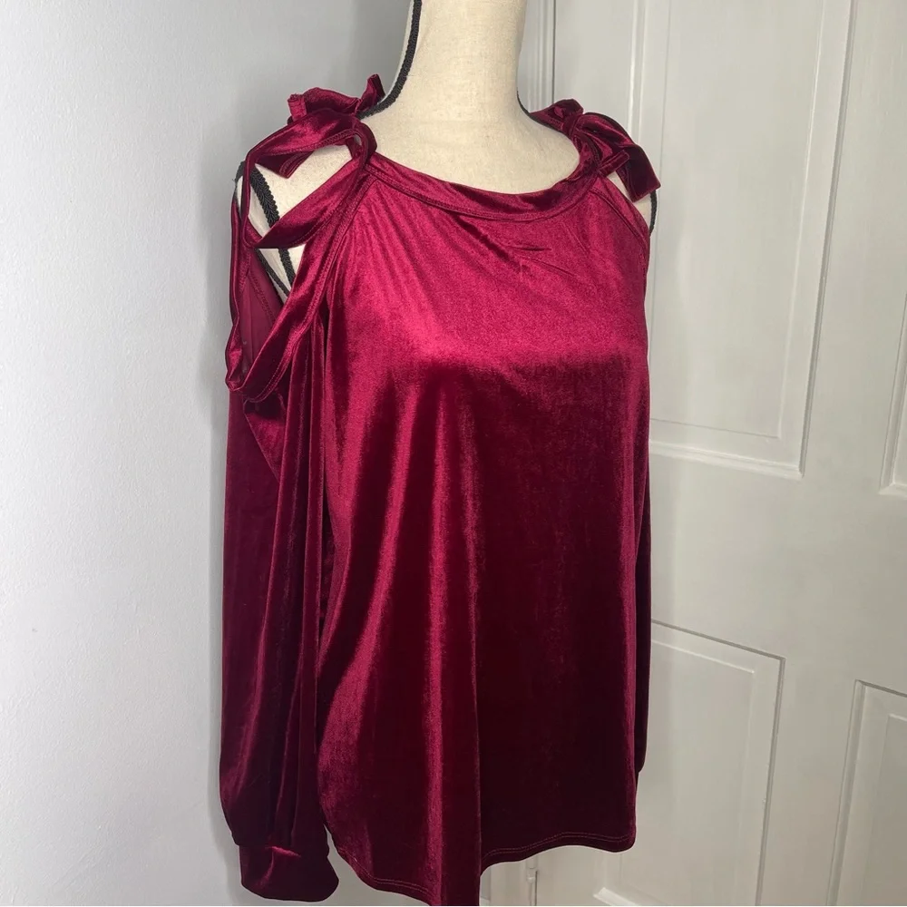 BiBi Red Velvet Tie Shoulder Top Size Large - Picture 4 of 9